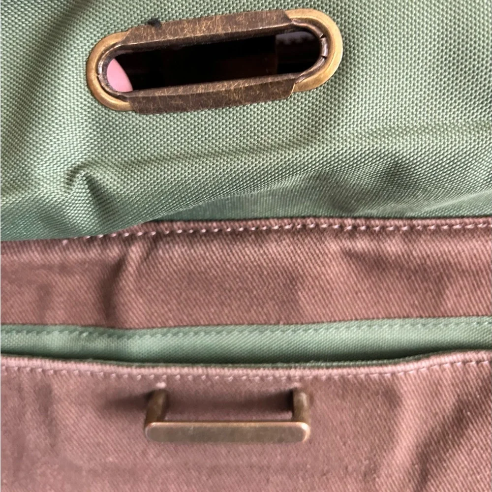 Knomo London unisex Laptop Bag / Brown / Olive Green inside